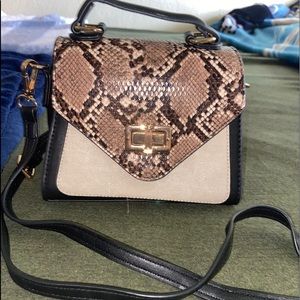 Small Chic Crossbody 🤍